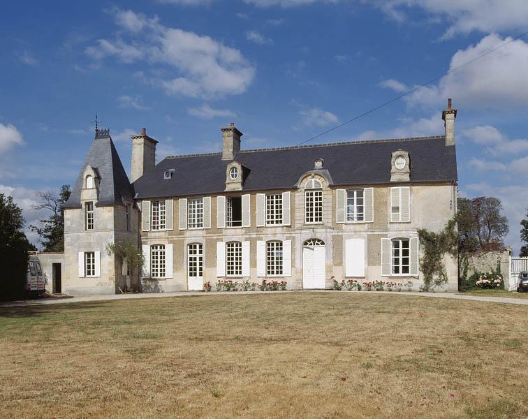 Logis, façade principale.