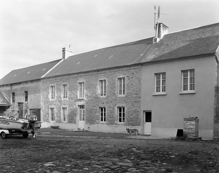 Logis, façade sur cour.