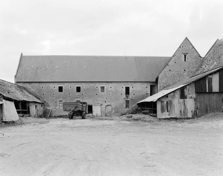 Corps de grange, façade sur cour.