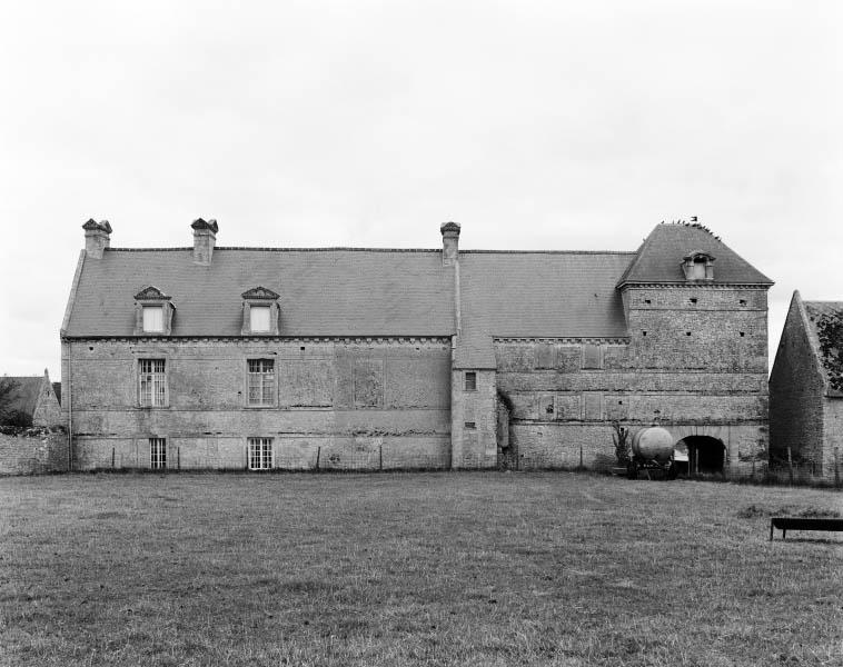 Colombier et logis, côté nord.