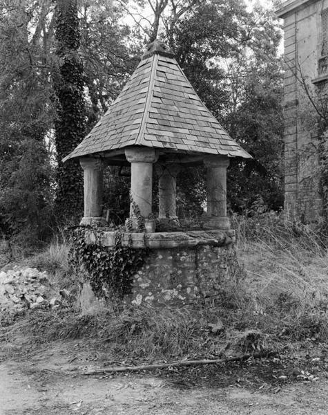Puits de l'ancien manoir.