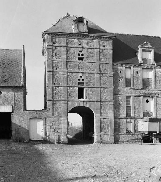 Colombier, façade sur cour.