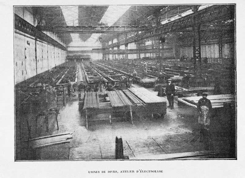 Usine de Dives, atelier d'électrolyse.- Photographie, s. d., vers 1925, tiré de : L'Illustration Economique et Financière, 1925, n° 8 .