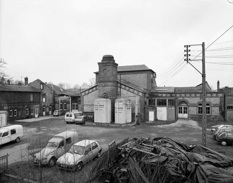 Chaufferie, salle des machines, base de la cheminée d'usine et bureau, vue prise de l'est.