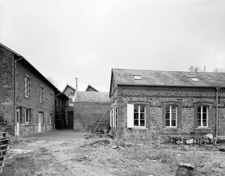 Atelier de fabrication (2), (3) et (4). Vue prise du sud-ouest.