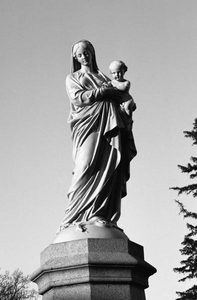 Statue : Vierge à l'Enfant