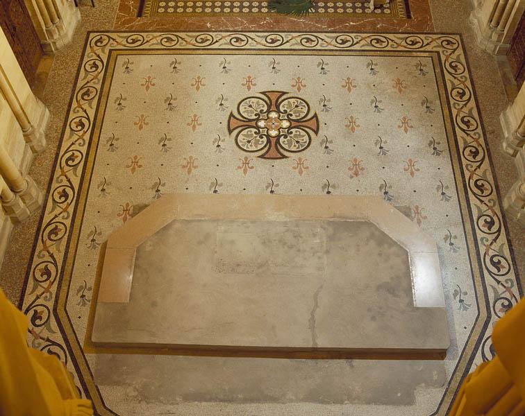 Séminaire, chapelle, sol en mosaïque du sanctuaire.