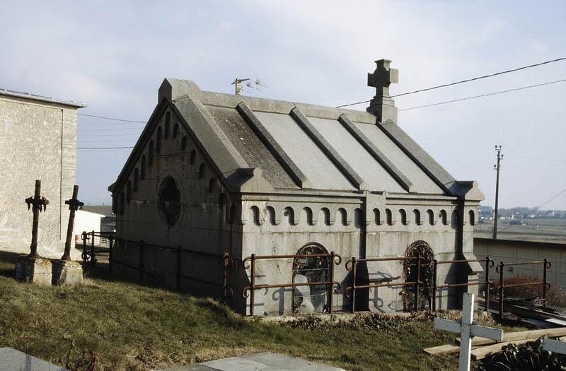 Cimetière, chapelle Gendarme, vue d'ensemble côté sud.