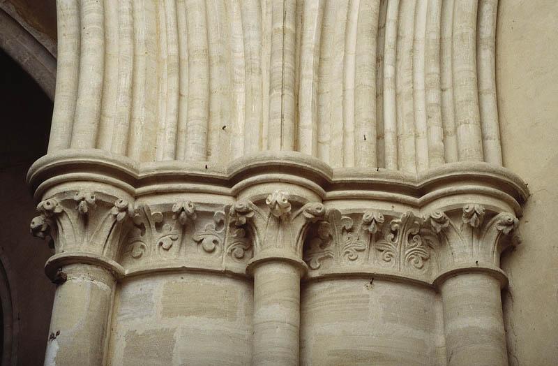 Chapiteau de la 1ère travée du choeur (pilier 1 sud).