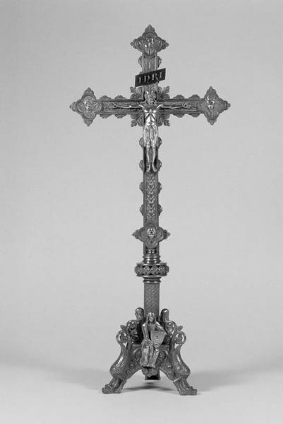 Croix d'autel, 6 chandeliers d'autel