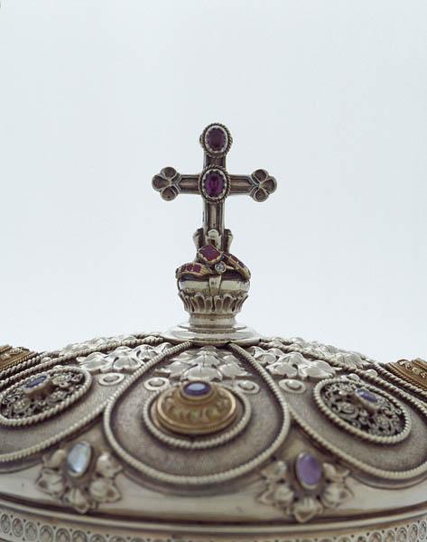 Détail de la croix du couvercle.