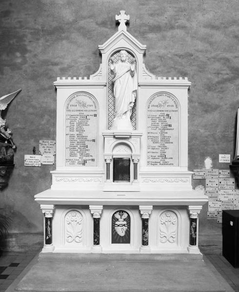 Autel, tabernacle, retable, statue (autel secondaire du Sacré-Coeur, monument commémoratif des morts de la guerre de 1914-1918)