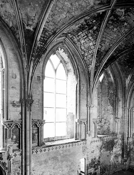 Eglise, élévation des deuxième et première travées du choeur, côté sud.