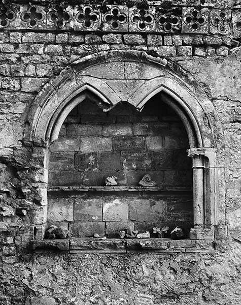 Eglise, lavabo de la chapelle du bras sud.