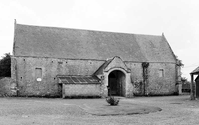 Première grange, façade nord.