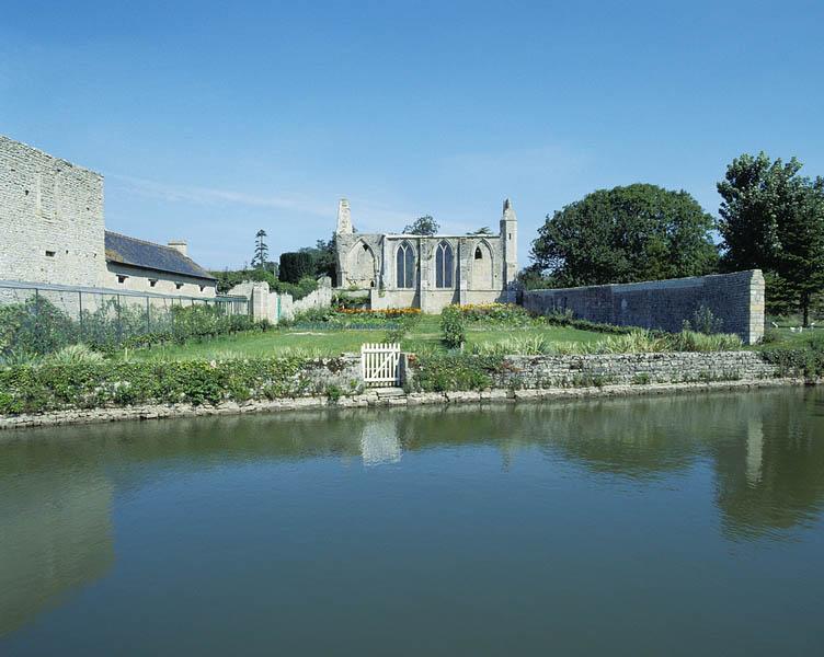 Etang et jardin potager / d'agrément.