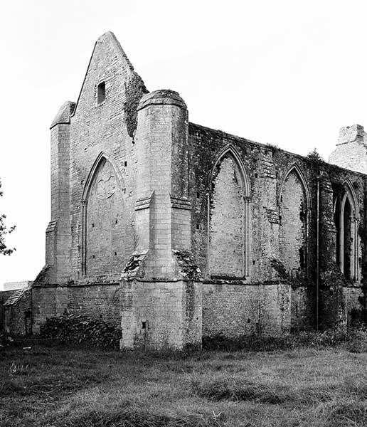 Eglise, façades nord et chevet du choeur.