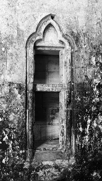 Eglise, armoire dans la quatrième travée du choeur, côté nord.