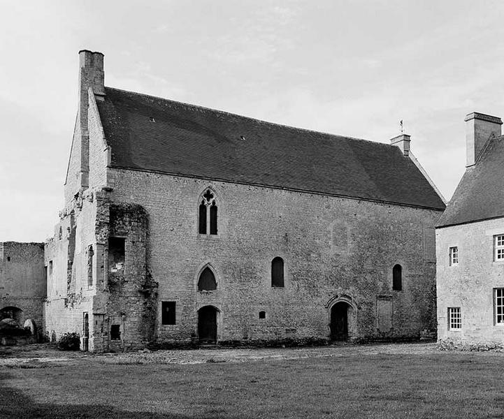 Logis abbatial, façade nord.