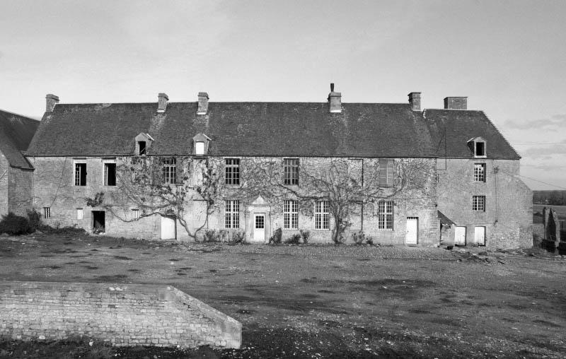 Logis, façade sur cour.