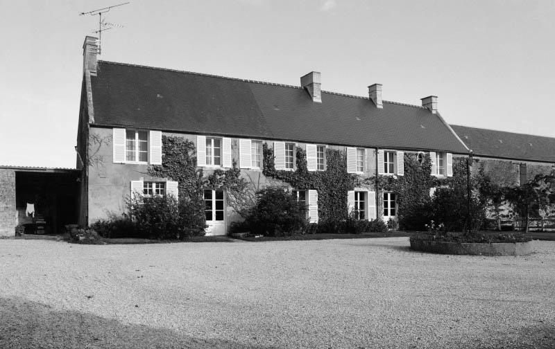 Grand logement, façade sur cour.