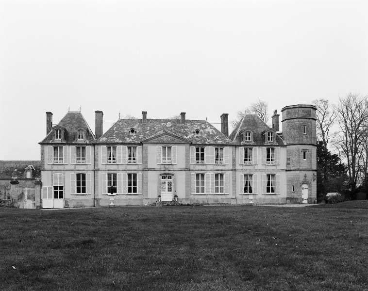 Logis, façade principale au sud-ouest.