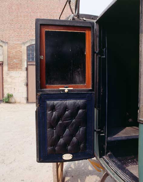 Détail : portière gauche, garnitures intérieures.