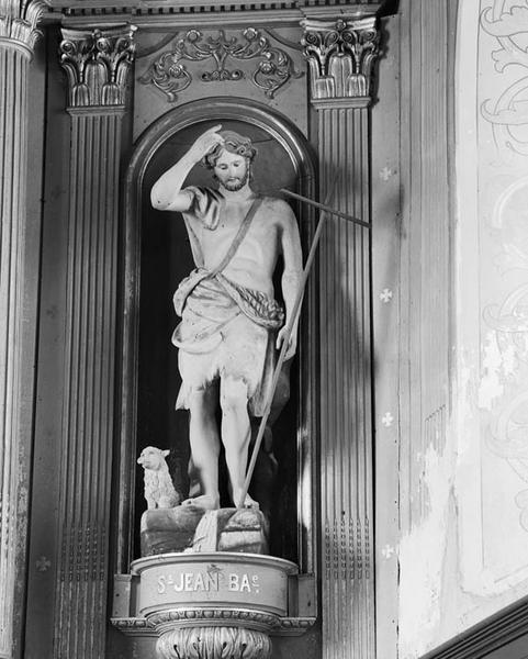 Statue de la niche droite: saint Jean-Baptiste.