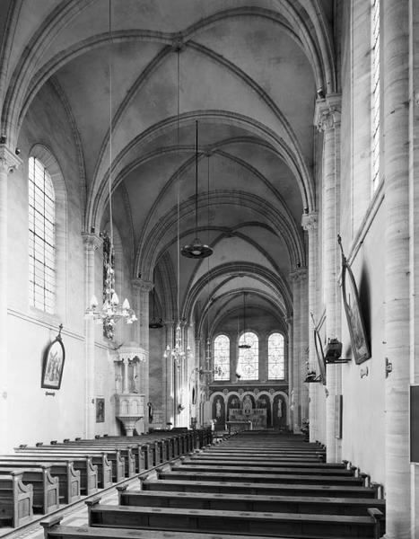Vue d'ensemble vers le choeur.