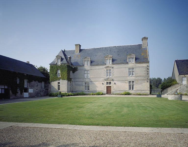 Logis, façade sur cour.