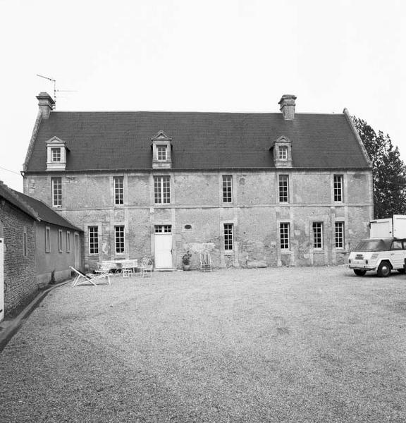 Logis, façade sur cour.