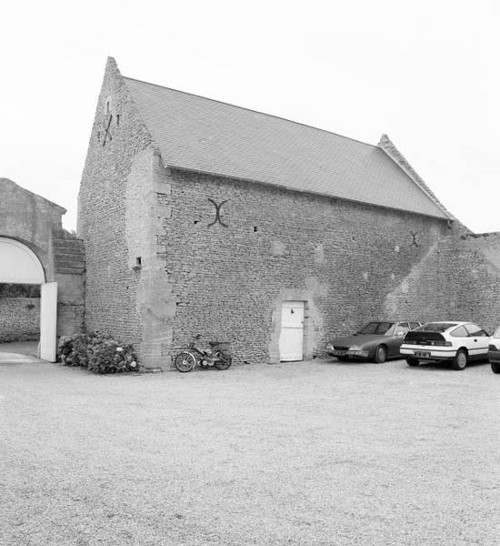 Grange vue de la cour.