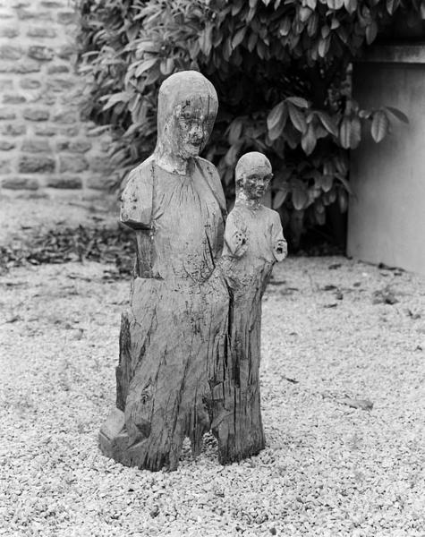 Statue : Vierge à l'Enfant assise