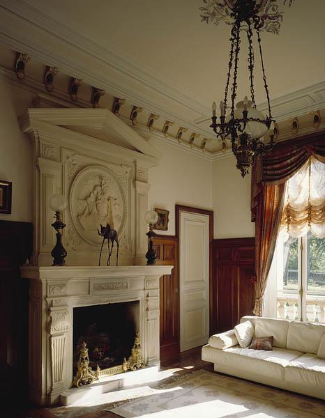 Logis, salle à manger.