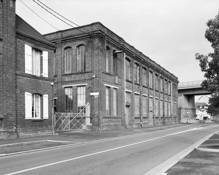 Atelier de fabrication (carderie et filature) et conciergerie. Vue prise du sud-est.