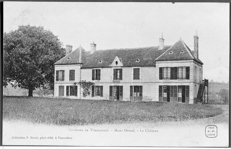 Environs de Vimoutiers. Mont-Ormel - Le Château. Elévation sud.- Carte postale, début 20e siècle. (Collection particulière De Boissieu).