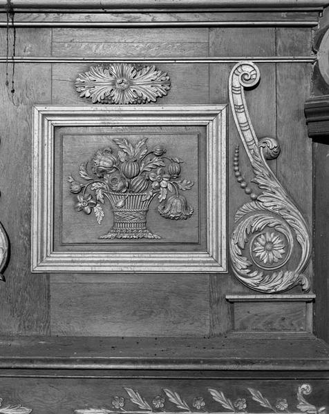 Détail de l'aile droite du tabernacle.