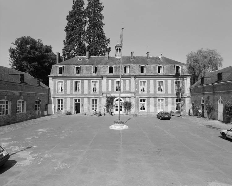 Ancien château, élévation est.