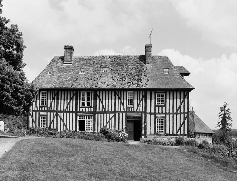 Logis, élévation sud sur cour.