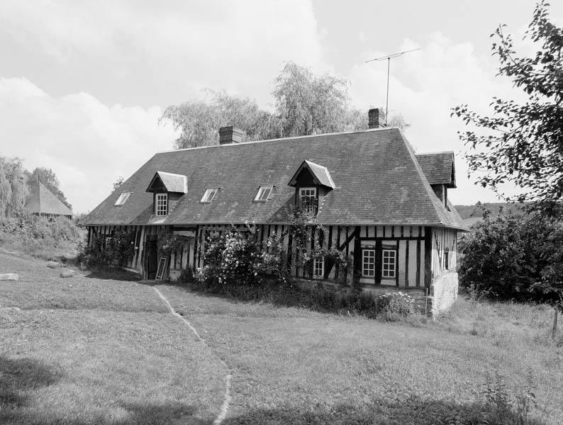 Etables, élévation ouest sur cour.