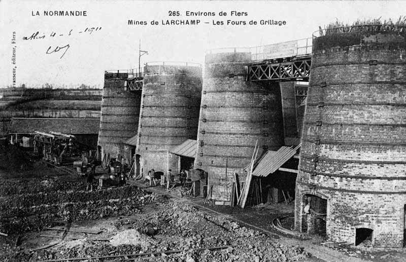 LA NORMANDIE 265. Environs de Flers, Mines de LARCHAMP - Les Fours de Grillage.- Carte postale, éd. Levasseur, s.d., début 20e siècle. (Collection particulière P. Coftier).