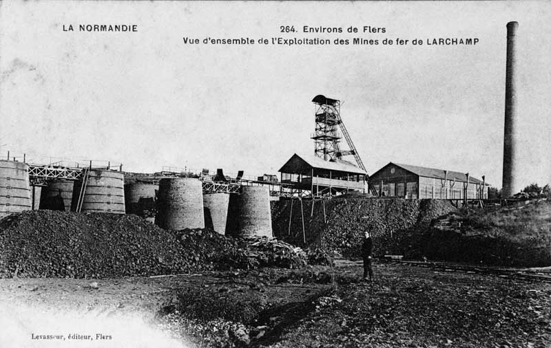LA NORMANDIE 264. Environs de Flers, Vue d'ensemble de l'Exploitation des Mines de fer de LARCHAMP.- Carte postale, éd. Levasseur, s.d., début 20e siècle. (Collection particulière P. Coftier).