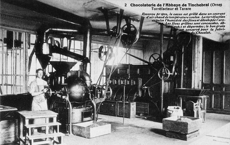 2 Chocolaterie de l'Abbaye de Tinchebrai (Orne), torréfacteur et Tarare.- Carte postale, s.d., début 20e siècle. (Collection particulière Noisiel ville d'histoire).