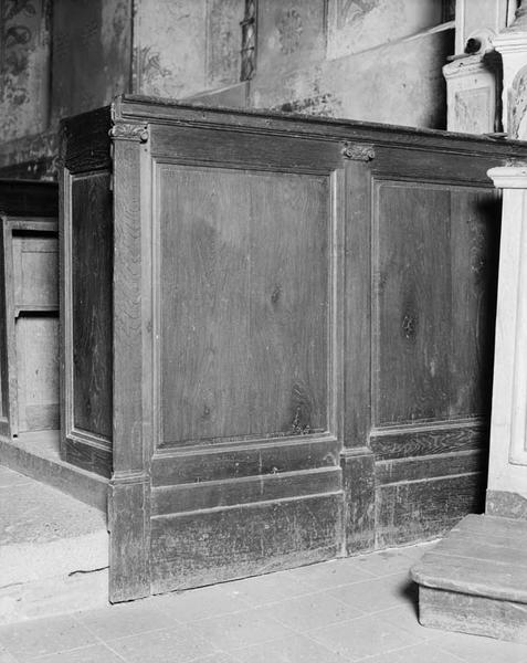 Du côté de la nef : clôture de choeur.