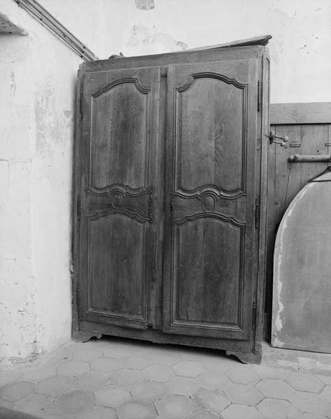 Armoire (2)