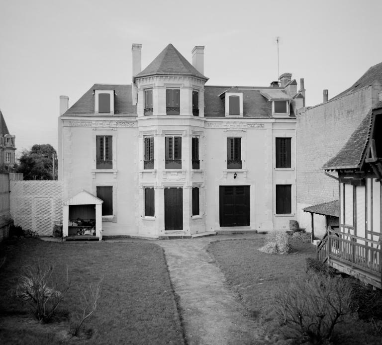Elévation nord, sur mer.