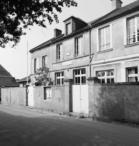 Ensemble des façades sur rue.