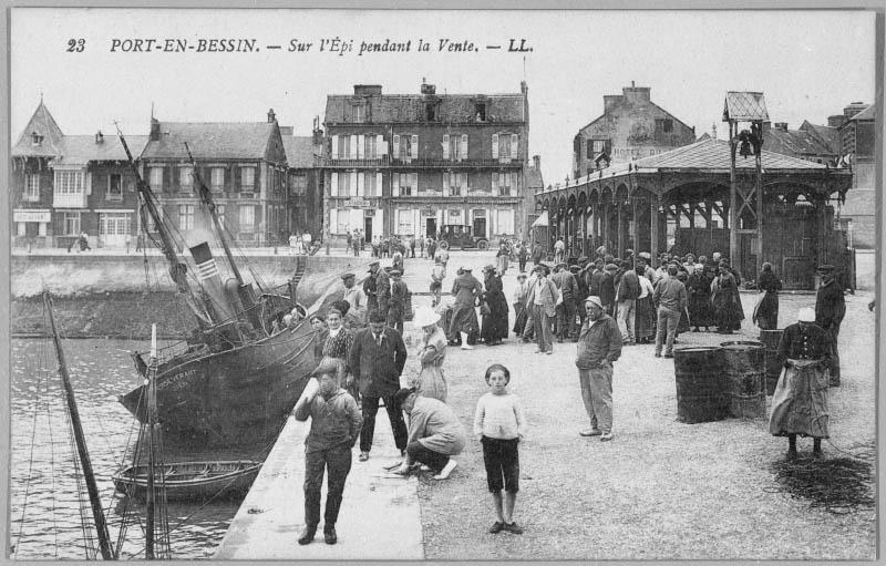 23 Port-en-Bessin. Sur l'Epi pendant la vente.