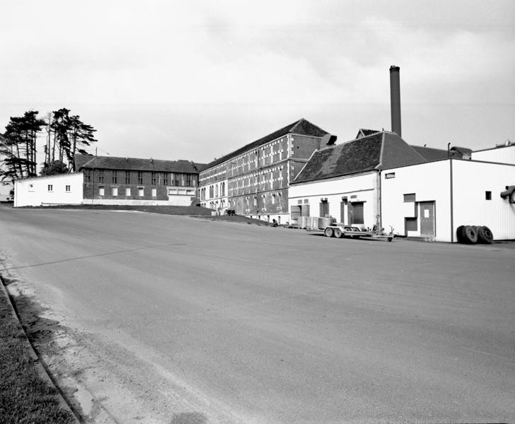 Pièces d'affinage (2) et (3), et logement. Vue prise du sud-ouest.
