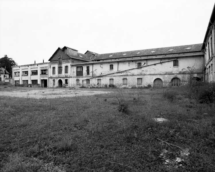 Ateliers dépendant de la cidrerie : salles d'embouteillage, de nettoyage des pommes et des presses à cidre, et de décantation. Elévations extérieures sud-ouest, sur cour.